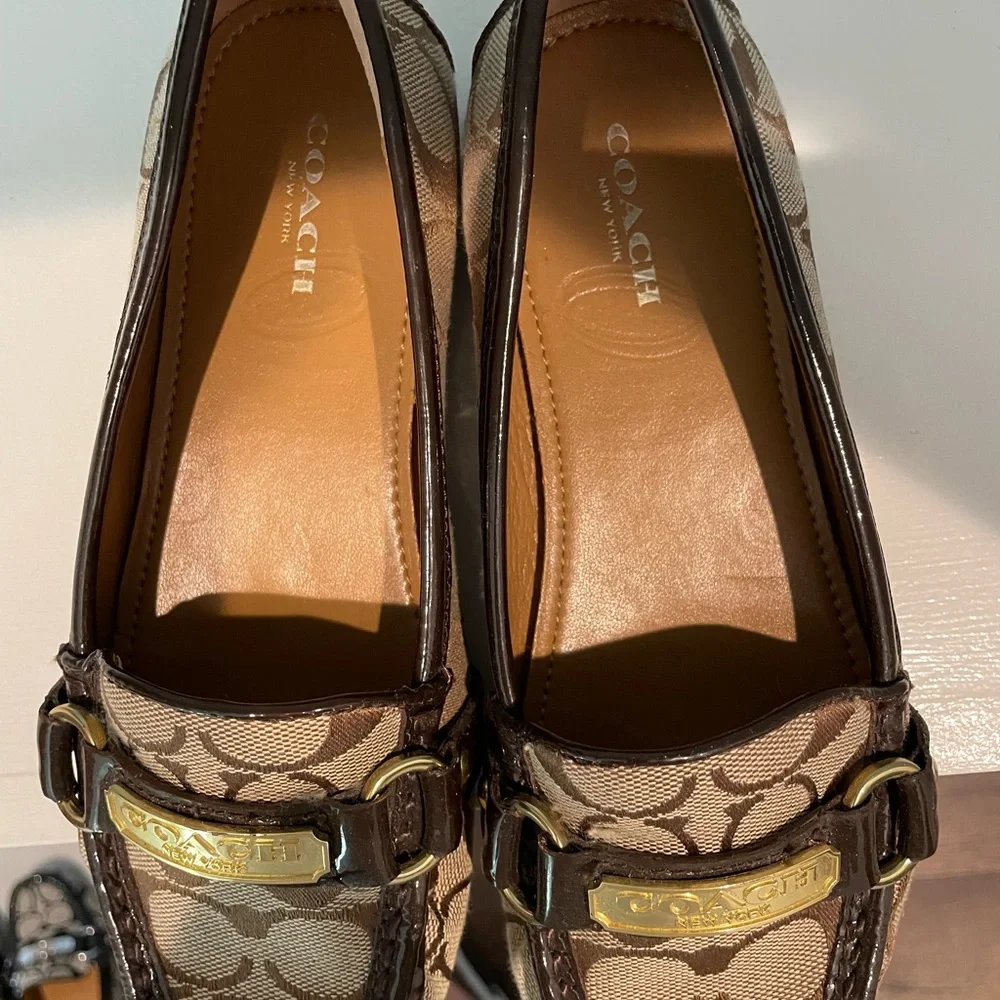 Coach “Felisha” canvas and patent leather loafers (6.5) - Picture 2 of 4